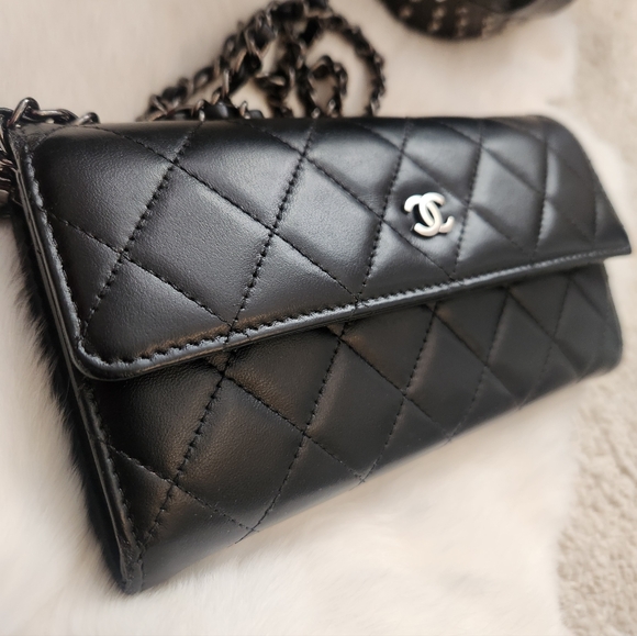 CHANEL Black Quilted Leather Wallet - Picture 10 of 13